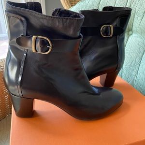 AGL leather boots NEW in box. Never worn. Size 38 1/2 (8)